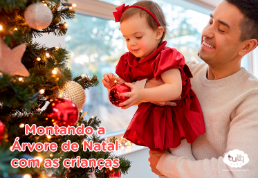 Montando a Árvore de Natal junto com as crianças!